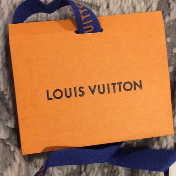 Louis Vuitton Accessories - NWT Louis Vuitton shawl. Amazing neutral color.
